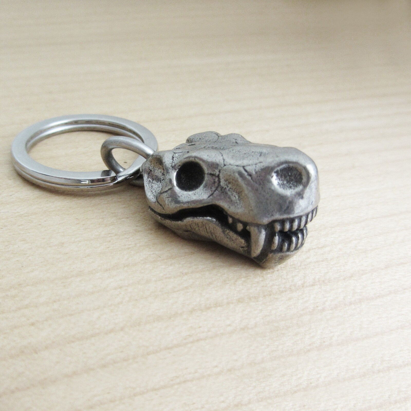 猿　頭蓋骨　キーホルダー Gorgonopsid Skull Keychain - Etsy 日本