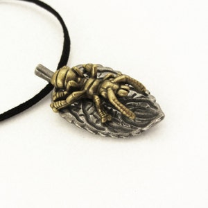Collar de hormiga - Colgante de hormiga con hoja