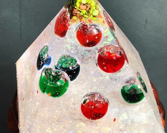 Epoxy Resin Holiday Pyramid Light: Moving Liquid Ornaments, LED