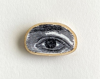 Vintage Medical Eye Pin, 1" Wooden Pin, Horror Pins, Medical Student Gift, Medical Jewelry, Optometrist