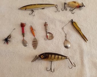 Vintage Assortment of 8 Fishing Lures Crankbaits