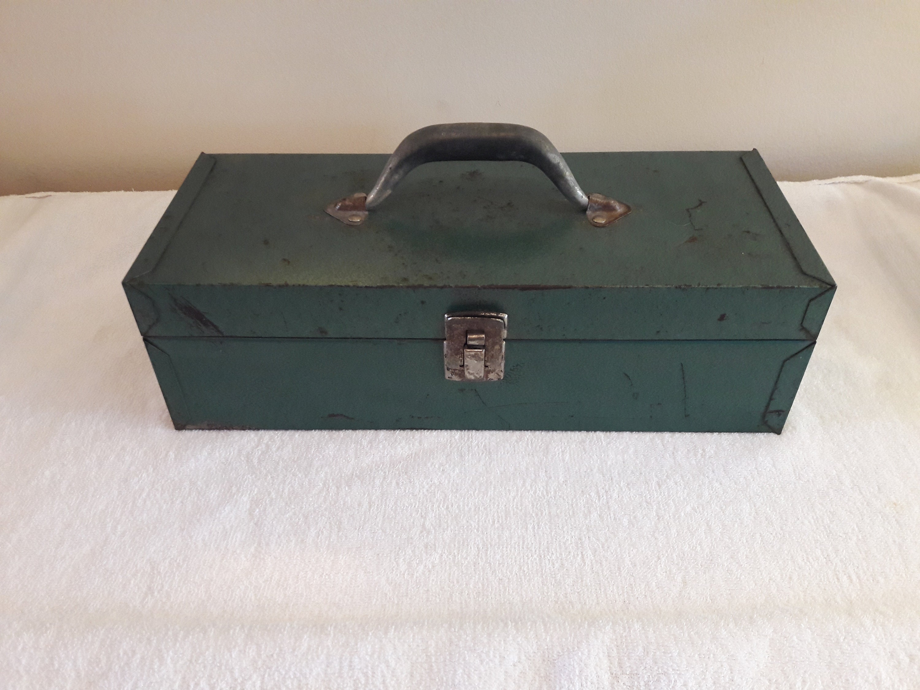 Vintage Metal Green Fold Out Tray Tackle/tool Box 
