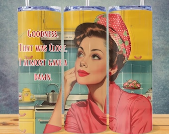 Sassy Sarcastic 1950s Housewife Tumbler Wrap z zabawnymi powiedzonkami - idealny prezent dla Twojej sarkastycznej przyjaciółki. Styl ery atomowej.