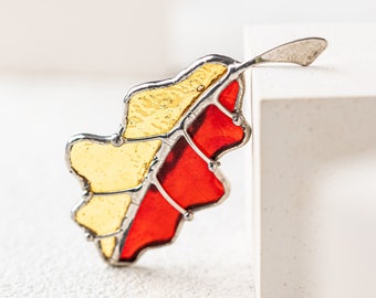 Stained glass brooch Oak leaf. Nice gift for anyone. Handmade fallen leaf