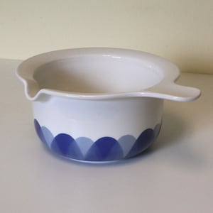 Arabia Finland Ceramic Sauce Boat for Gravy etc. In the Pudas Arctica Pattern Designed by Inkeri Leivo