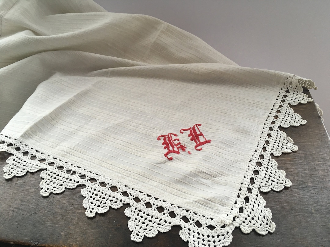 From Sweden＊Vintage linen Cloth・* Vintage Swedish Square Linen Tablecloth With Embroidered Red