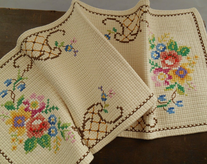 Vintage Swedish Table Runner Floral Runner Shabby Roses Runner Etsy