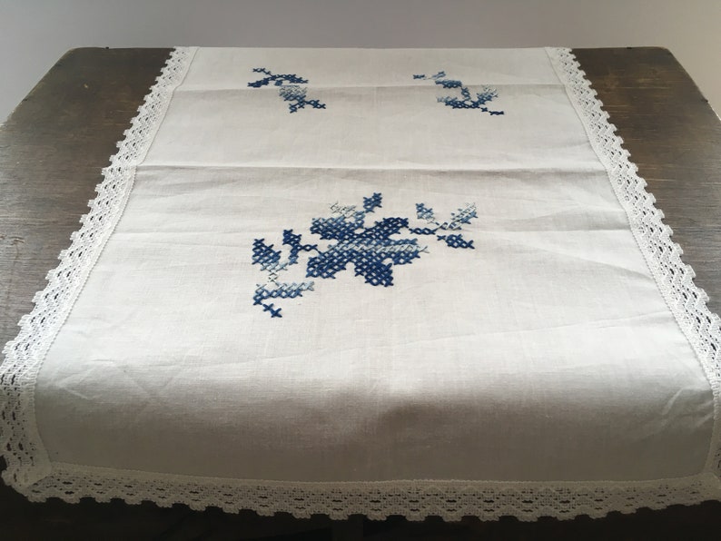 Antique embroidered napkin table napkin with lace trim Shabby white blue table napkin Cottage chic table napkin