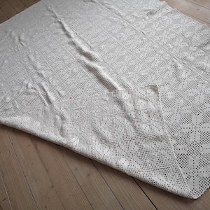 Vintage crochet table cloth White Lace table cloth Side table cloth White crochet table cloth