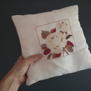 Liten broderad vintagekudde Shabby roskudde Retro prydnadskudde Dekorativ korsstygnskudde