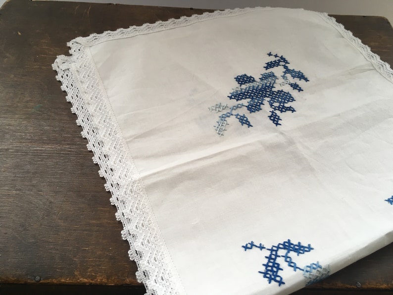 Antique embroidered napkin table napkin with lace trim Shabby white blue table napkin Cottage chic table napkin