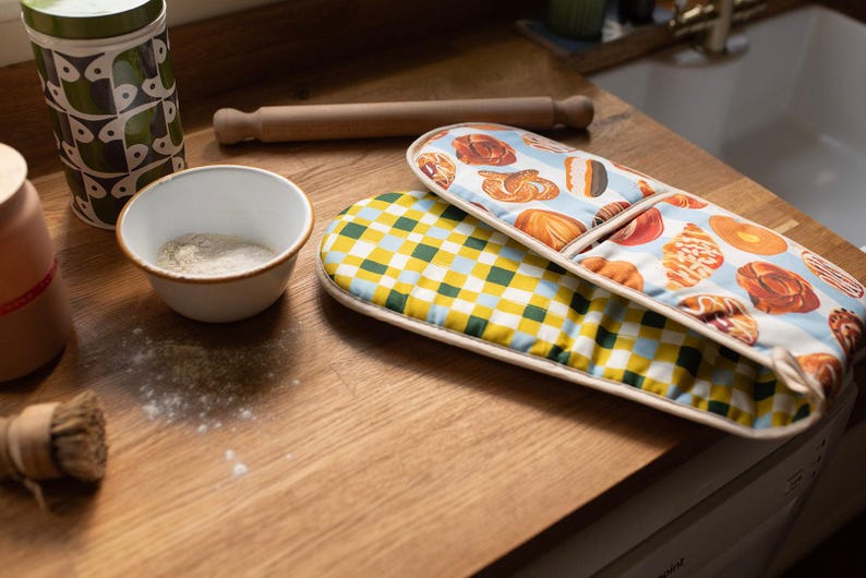 Bakery & Sweet Treats Organic Cotton Oven Gloves