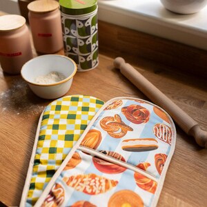 Bakery & Sweet Treats Organic Cotton Oven Gloves