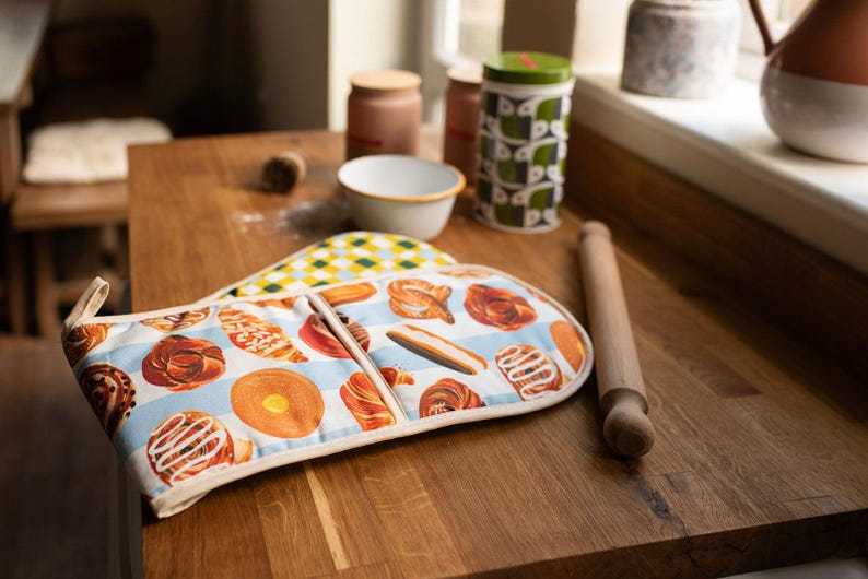 Bakery & Sweet Treats Organic Cotton Oven Gloves