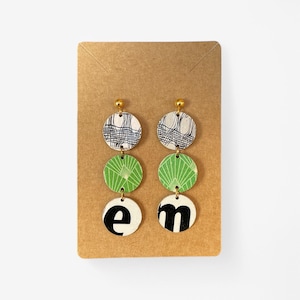 Orecchini pendenti rotondi - verde, nero e bianco - riciclati - Orecchini moderni e asimmetrici - Accessori colorati