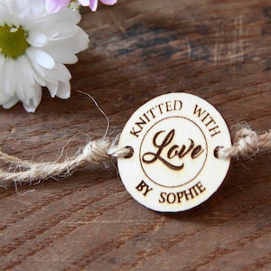 50pc Holz gestrickt mit Liebe von Custom Tags, gravierte Tag für Strick, handgemachte Tag, stricken Tags, handgefertigt mit Liebe, handgefertigte Etiketten, Holz
