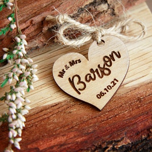 SET de 25 corazones de madera grabados personalizados, corazones de madera personalizados, corazón, etiqueta de corazón, favores de corazón, nombre de la mesa de bodas, tarjetas de lugar cortadas con láser