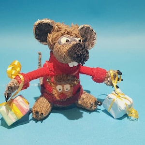 Christmas-Mouse, little Mouse with Christmas jumper and presents!