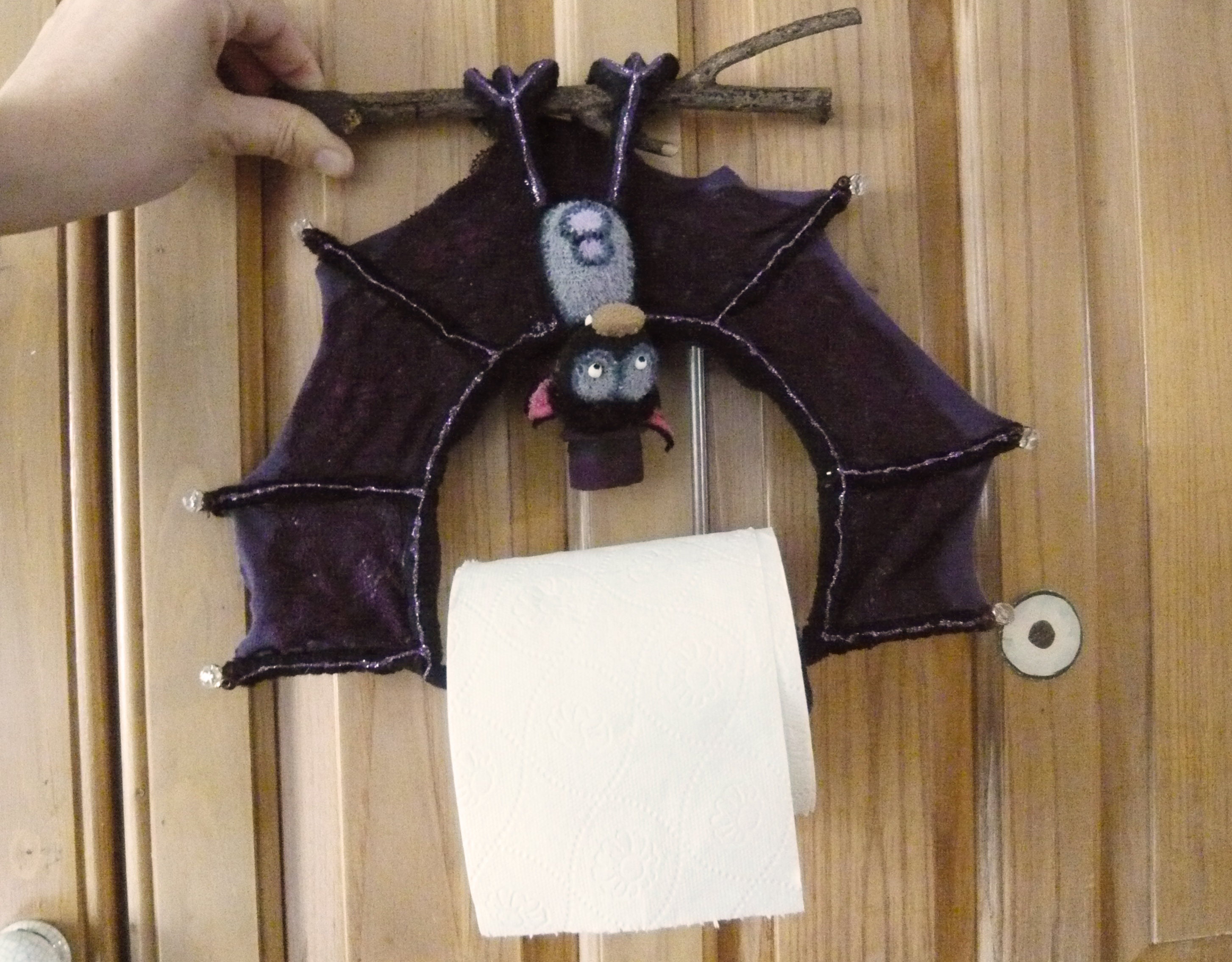 Toiletroll-holder-bat, Bat That Holds Your Toilet Rolls, Goth up Your  Bathroom 