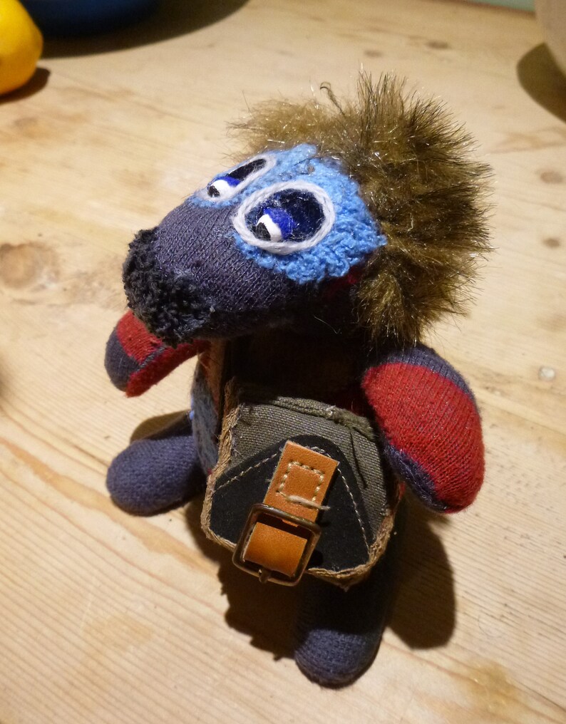 can be personalized! Love Wombat with cool Bag and a pink heart in it