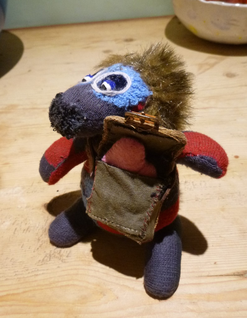 can be personalized! Love Wombat with cool Bag and a pink heart in it