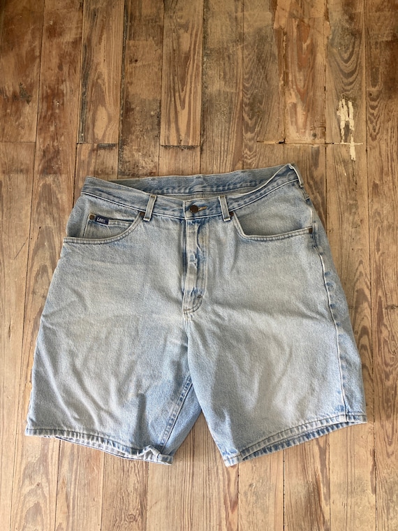 Distressed LEE jean shorts