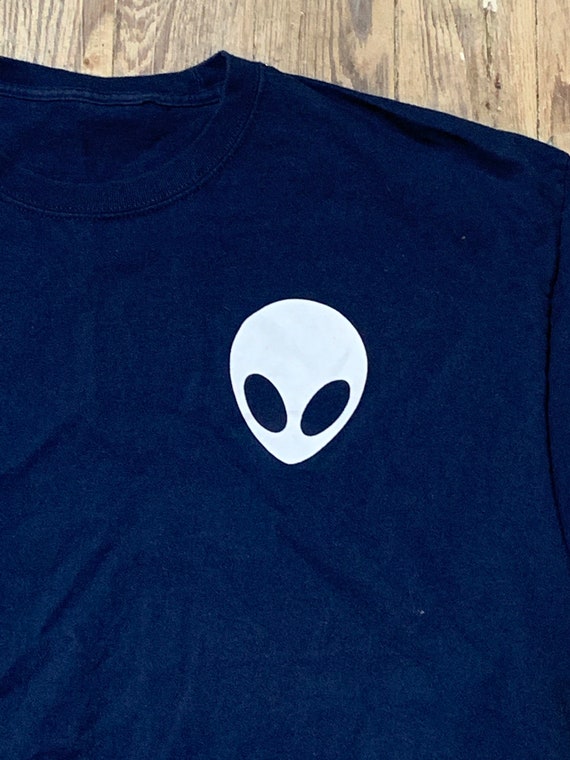 Alien pocket graphic tee