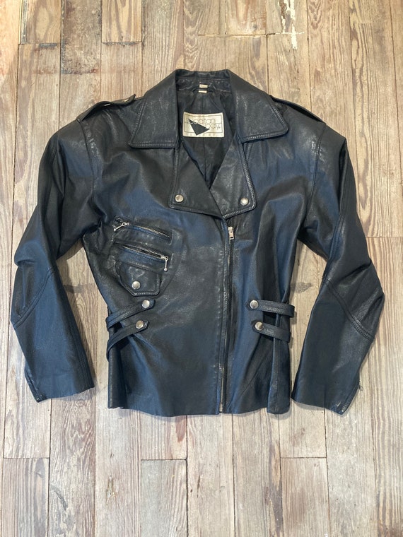 Super cute leather jacket Gem