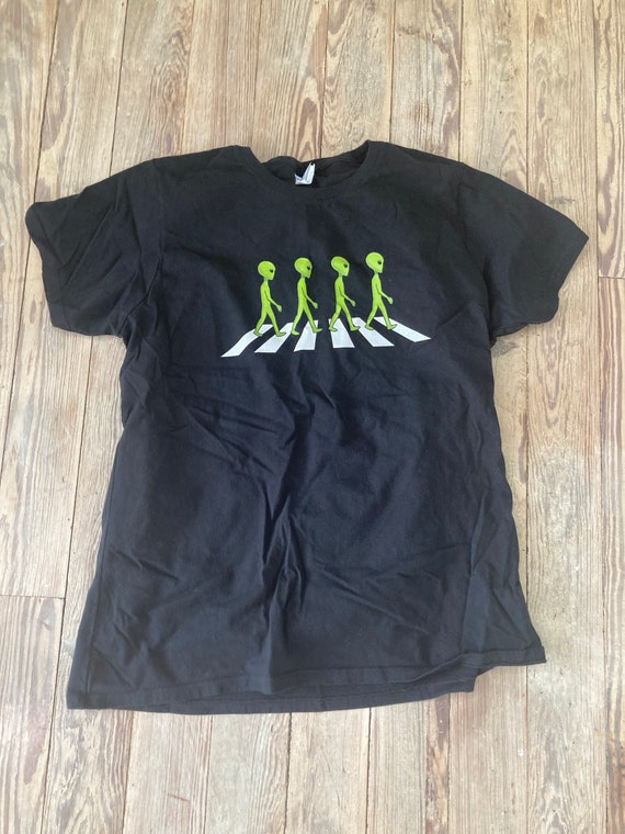 Alien Beatles tee - image 2