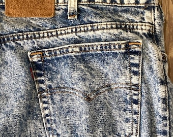 Etiqueta trasera de ante con pestaña roja de Levi's 540
