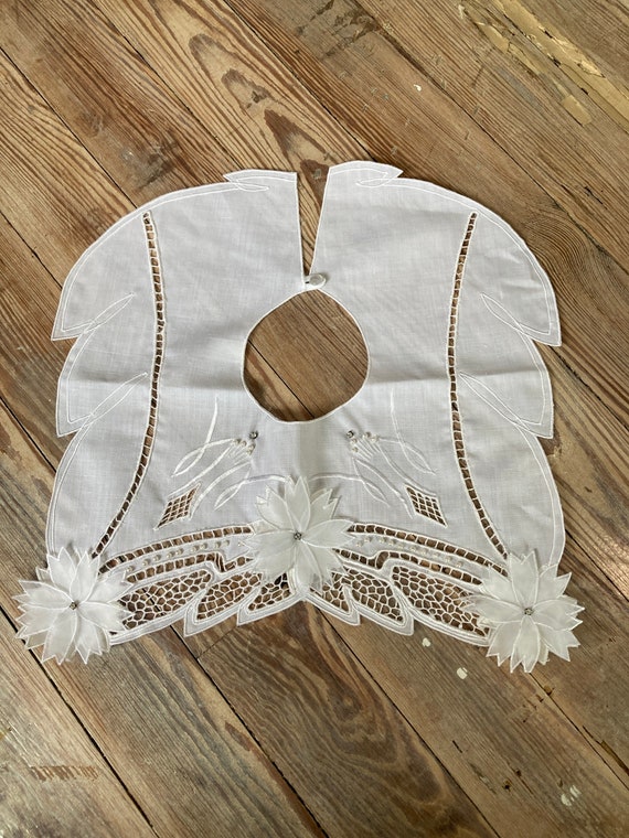 Embroidered collar - image 1