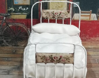 Single miniature bed / wrought iron / Vintage / dollhouse / 1/12 scale