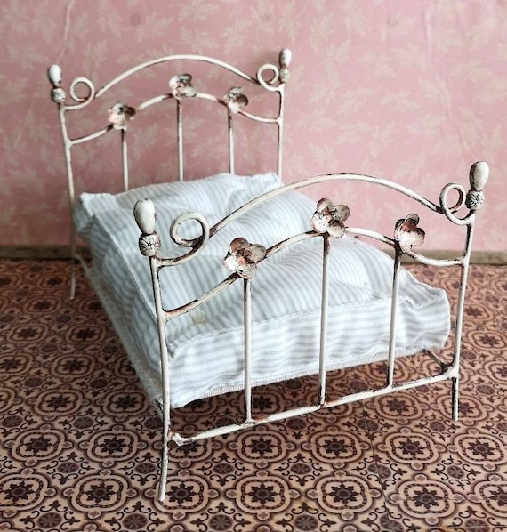Miniature Vintage Bed | Mouse | Mint Miniature Vintage Bed | Mouse | Mint