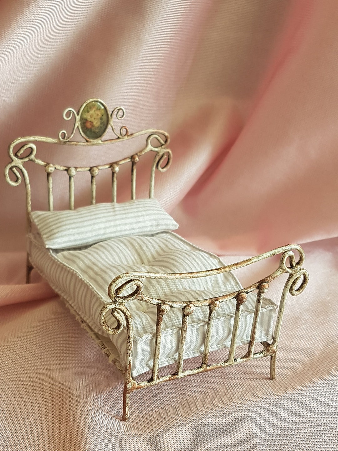 Ron Bed / Miniature / Scale 1 24 / Antique / Dollhouse / - Etsy
