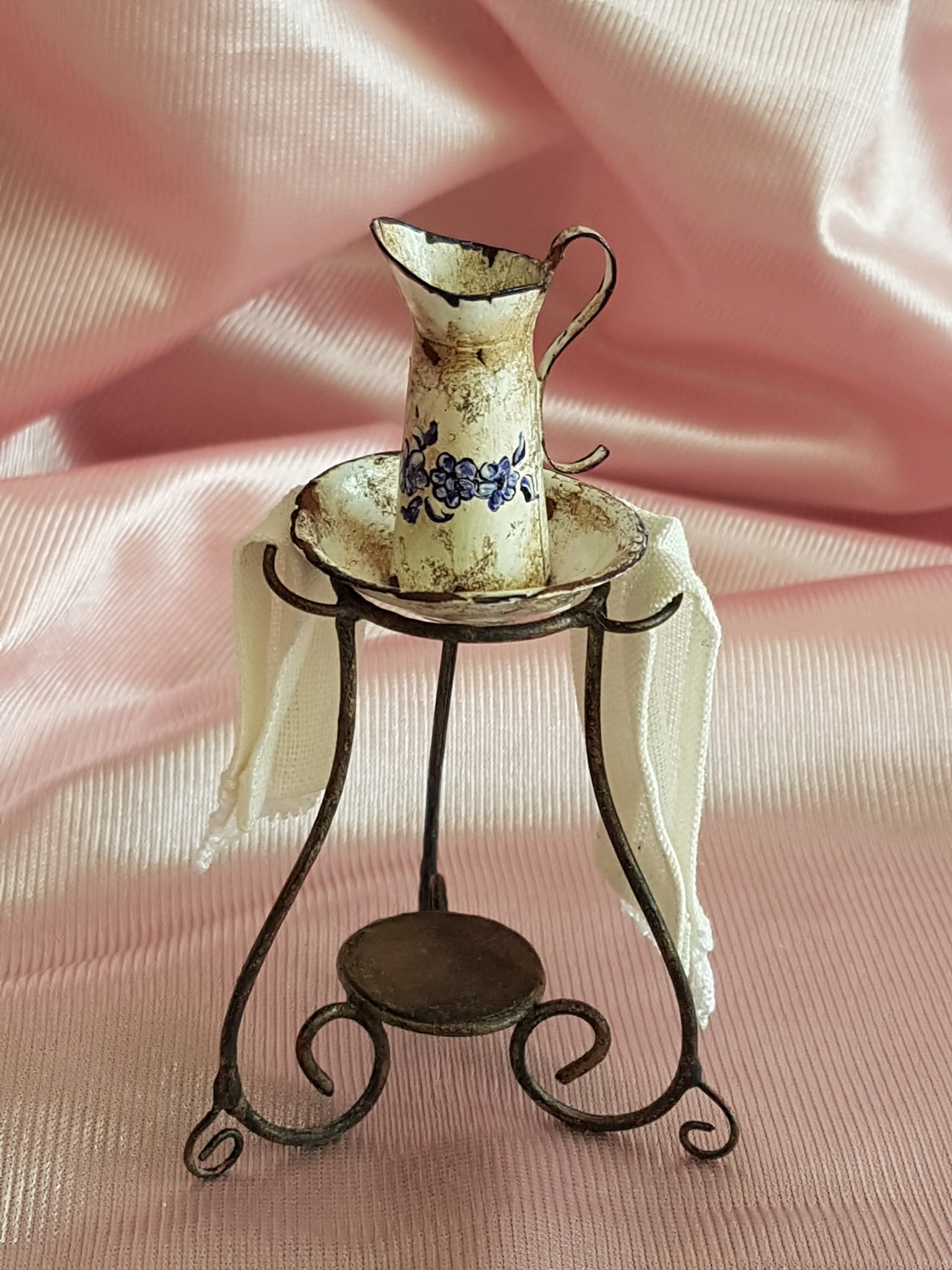 Iron palanganero / miniature / doll house / scale 1 12