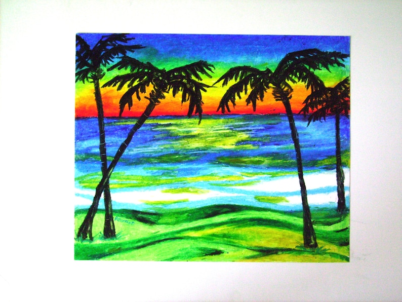 Puede incluir: Una pintura de tres palmeras silueteados contra una puesta de sol colorida sobre un oc&eacute;ano azul. El cielo es un degradado de naranja, amarillo, rojo y azul. El oc&eacute;ano es de un azul profundo con olas blancas. La arena es de un verde claro.