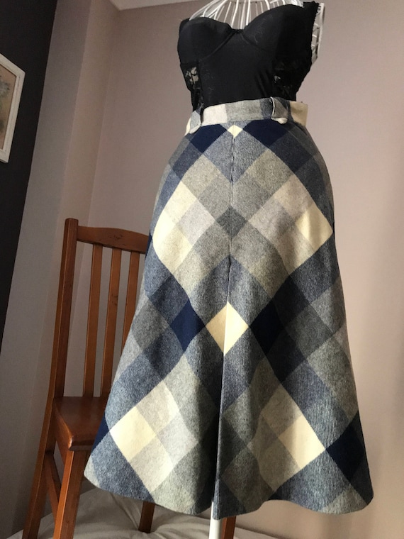 Lovely Pure Wool Charcoal and White 70's Plaid Ret