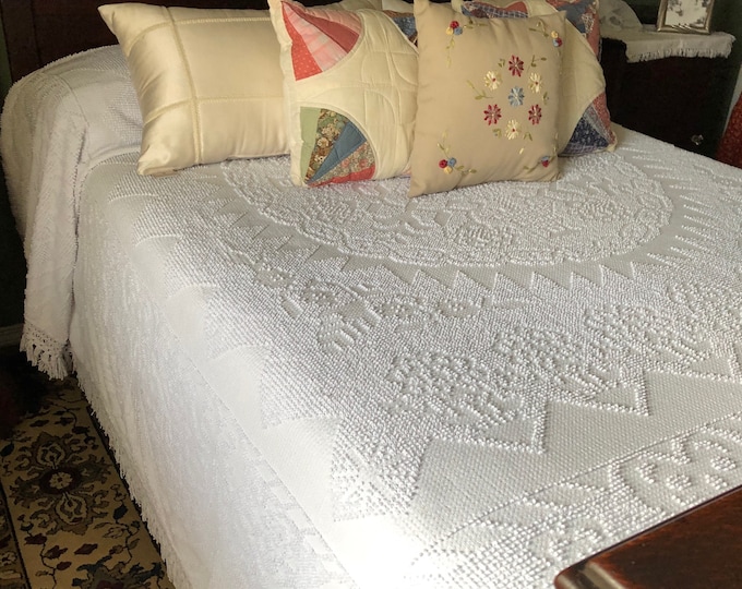 VINTAGE CHENILLE BEDSPREAD White Chenille Bedspread Queen Etsy