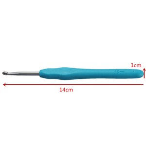May include: A turquoise crochet hook, 14 cm long and 1 cm wide, with a 4.0 mm hook size. The hook has a rounded head and a comfortable, ergonomic handle. Ideal for various crochet projects.