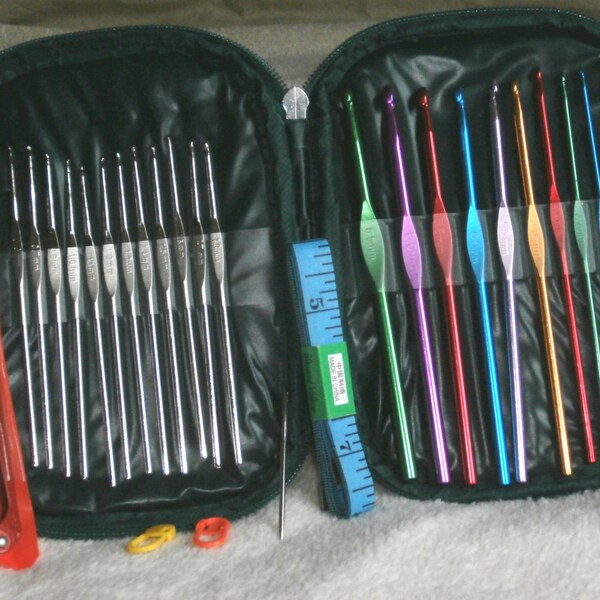 22 haak haken in het geval van een Zip met meetlint, stopnaalden naald, knipsels & 2 Stitch Markers