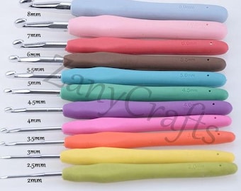 Set 0f 11 Aluminium Crochet Hooks With Colour Coded Softgrip Handles in Sizes 2mm-8mm
