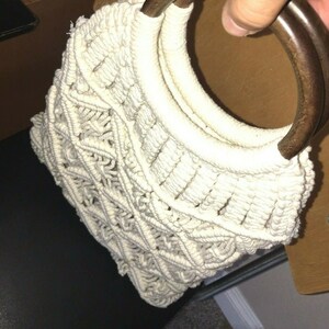 Bolso vintage de macramé con asa de madera, 20 pulgadas, impecable