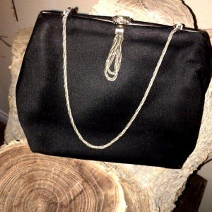 Cartera de satén Spulcioni Firenze Vintage, cadena oculta, estado impecable, muy rara