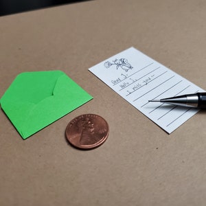 Docenas de pequeños papeles de carta SOLAMENTE