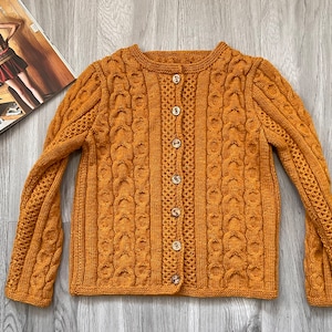 Jane&#39;s Handknit Irish fisherman cabled cashmere sweater 竹枝词 Women&#39;s lightweight 1970s retro pumpkin cardigan personalized gift cardigan