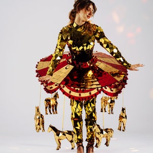 Gold Mirror Cosplay Carousel Costume With Gold Mirror Moving Horses to ...