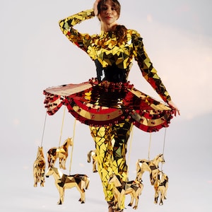 Gold Mirror Cosplay Carousel Costume With Gold Mirror Moving Horses to ...