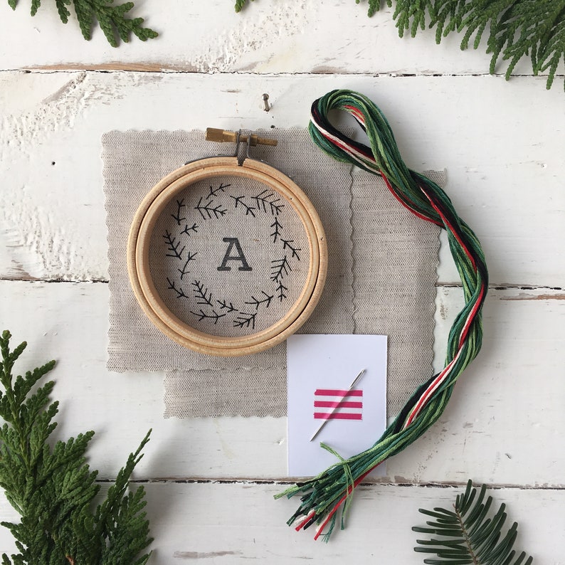 Embroidery kit Christmas ornament, monogram letter ornament, personalized embroidery ornament, DIY Christmas keepsake, make at home craft afbeelding 8