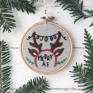 Merry AF: Kit de bordado de adornos navideños divertidos