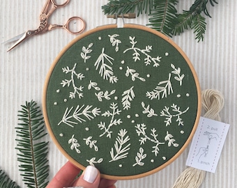 Christmas Embroidery Kit, Winter Embroidery Pattern, Beginner embroidery kit, Botanical embroidery pattern, DIY craft kit, Christmas xstitch